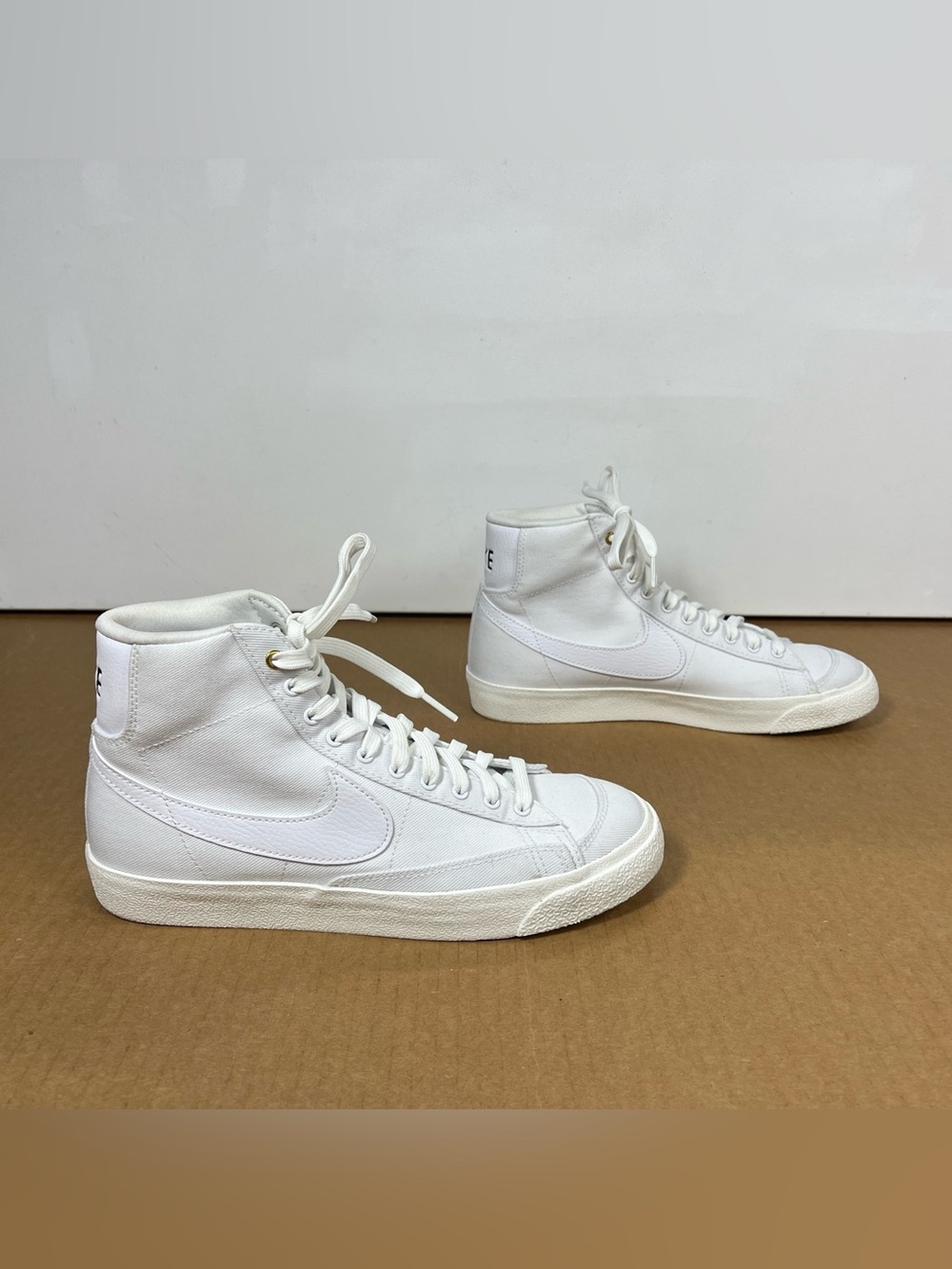Nike Women's Blazer Mid '77 Shoes High Top White Sail Canvas DX-5550-100 Sz 8.5